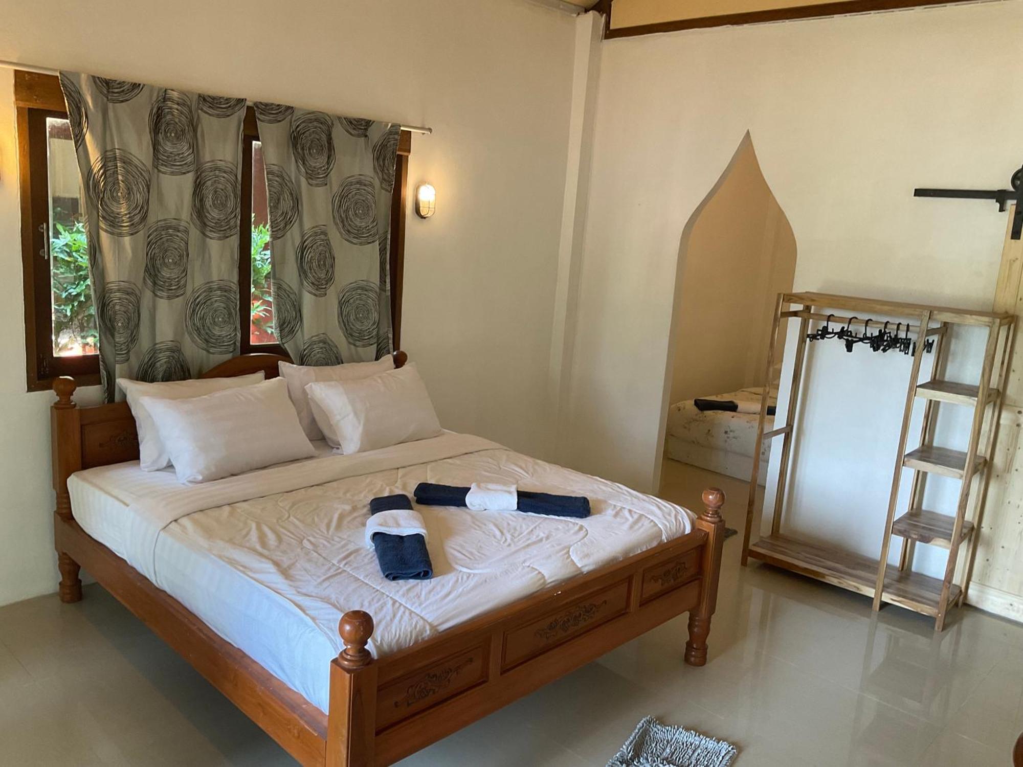 Heaven Beach Resort & Art Koh Phayam Bagian luar foto