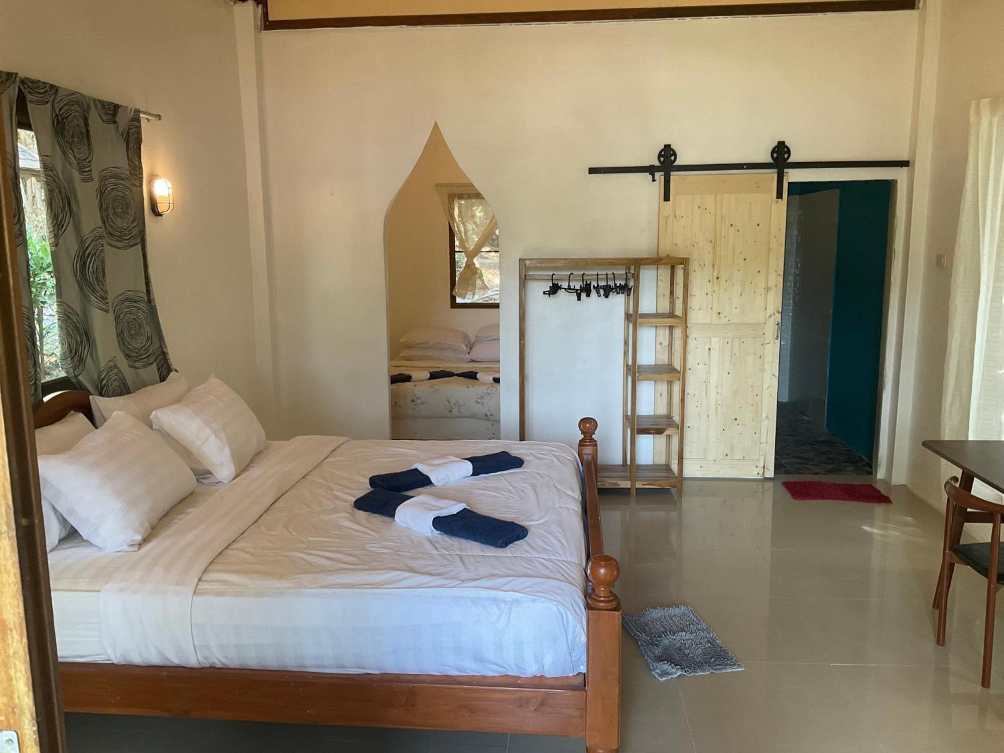 Heaven Beach Resort & Art Koh Phayam Bagian luar foto