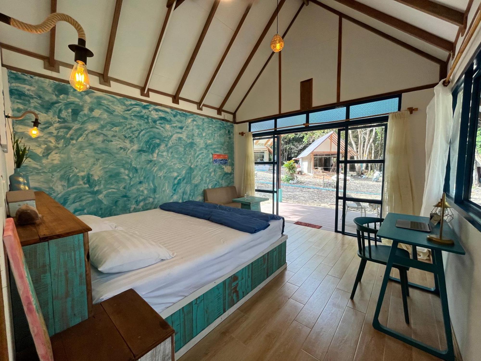 Heaven Beach Resort & Art Koh Phayam Bagian luar foto