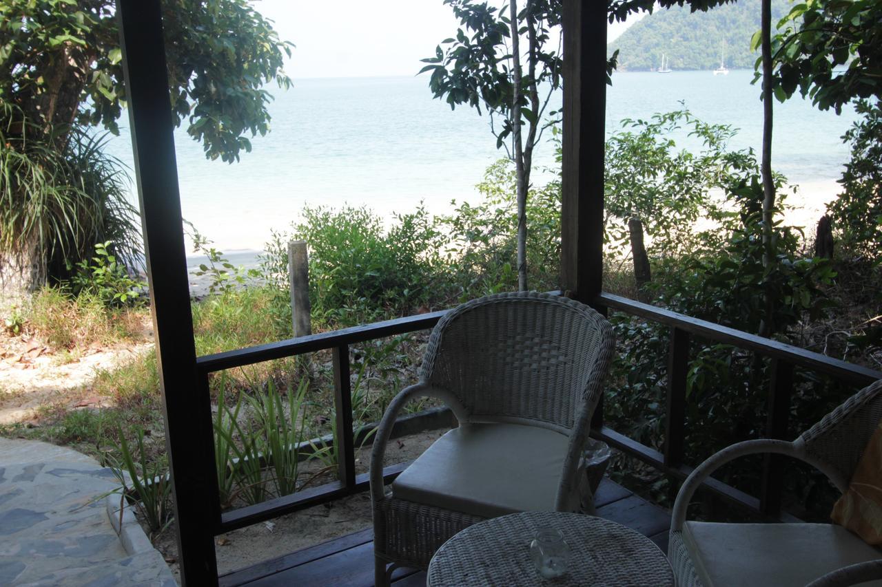 Heaven Beach Resort & Art Koh Phayam Bagian luar foto