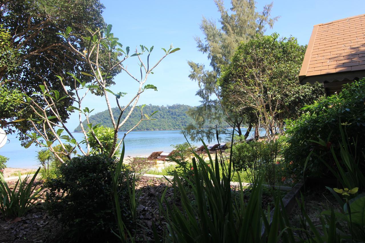 Heaven Beach Resort & Art Koh Phayam Bagian luar foto