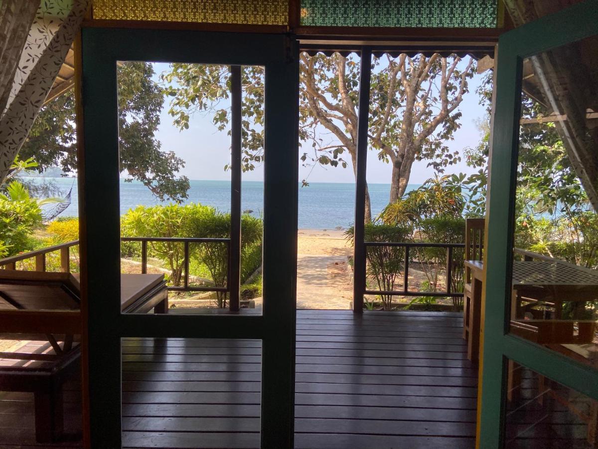Heaven Beach Resort & Art Koh Phayam Bagian luar foto